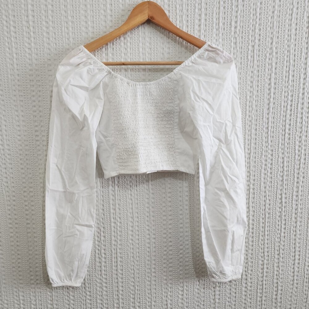 Hollister White Long Sleeve Smocked Back Crop Top Size X-Small NEW - Picture 2 of 12
